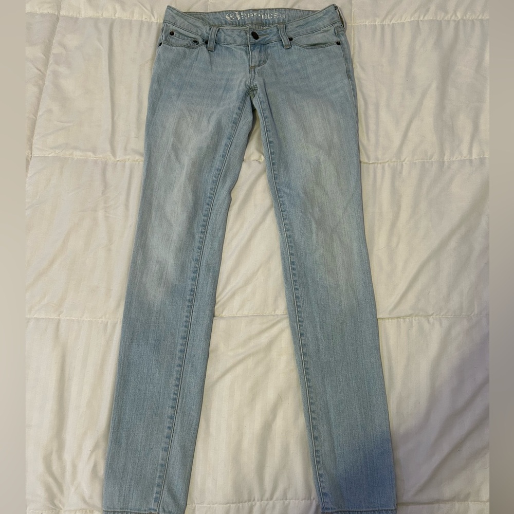BULLHEAD SUPER SKINNY LIGHT WASH JEANS ✨